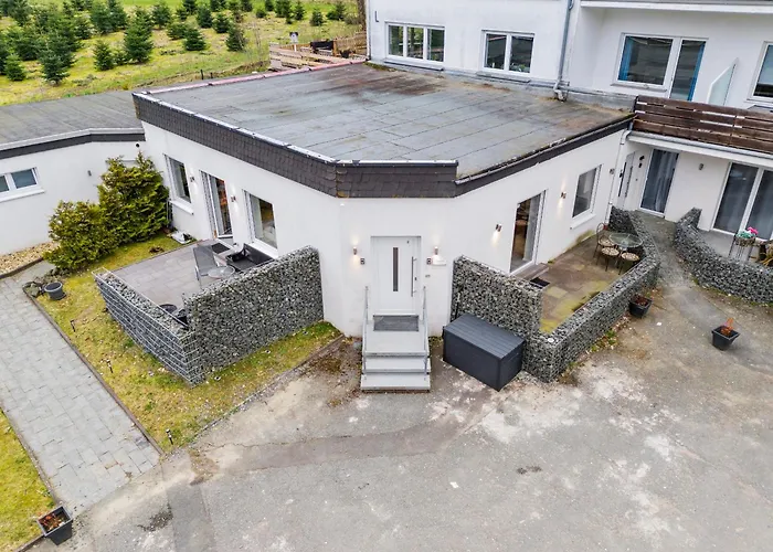 Greenhouse Living Apartment Fagus Mit Terrasse Und Feuerstelle - 6 Minuten Nach Winterberg - 4 Minuten Zur Ruhrquelle - Wandern - Mountainbike Fahren - Reisen Mit Hund & Natur Geniessen